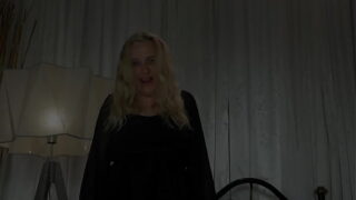 Framfall Mormor knullad av dildo-maskinen