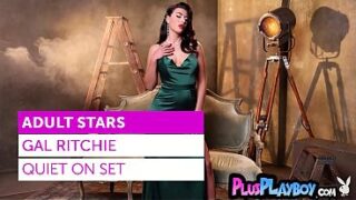 Naturliga stora bröst Gal Ritchie passion striptease session för Playboy